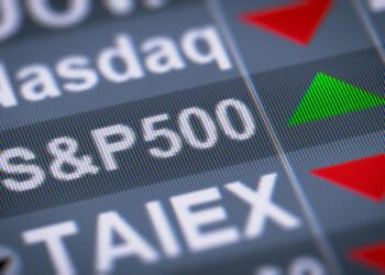 S&P 500 regains strength above $3800 , eyes all-time high