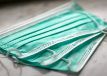 Face masks protect against aerosolized toxins from algal blooms, study finds