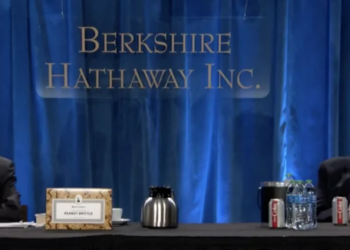 Warren Buffet invests in “Rat Poison”, stakes $1 billion on a crypto-friendly bank