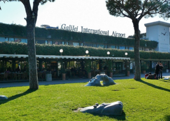 Airport workers in Italy protest over Humanitarian flights for Ukraine loaded with weapons