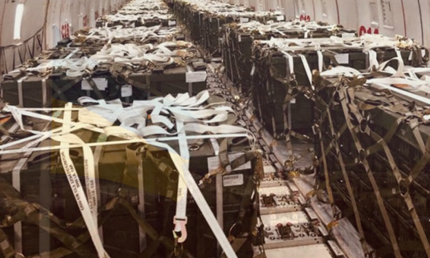 What is in the new US$800 million U.S. aid to Ukraine announced by Biden?