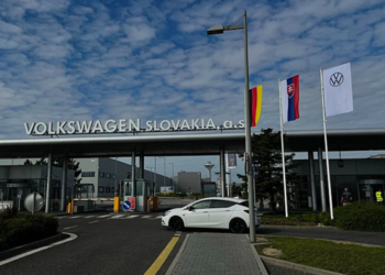 Volkswagen car factory in Slovakia halts productions
