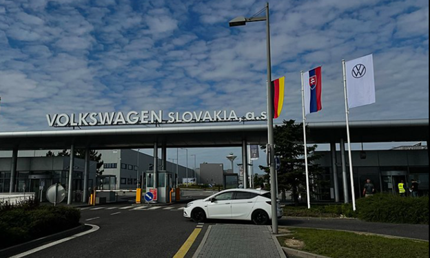 Volkswagen car factory in Slovakia halts productions