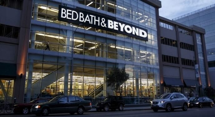 Company CFO jumps to death from 18th floor of a tower in Manhattan