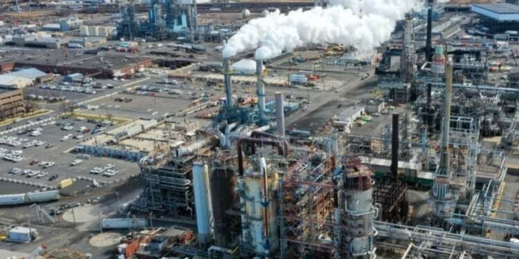 JUST IN: Germany seizes control of 3 oil refineries owned by Russian giant Rosneft