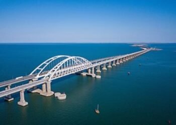 Traffic resumes on Crimea bridge, hours after an explosion