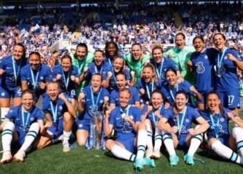 Chelsea seal fourth successive WSL title as Manchester United play second fiddle