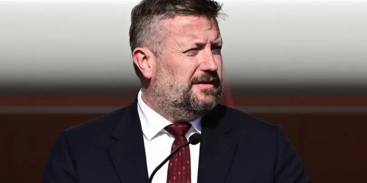 JUST IN: Richard Arnold to leave Manchester United