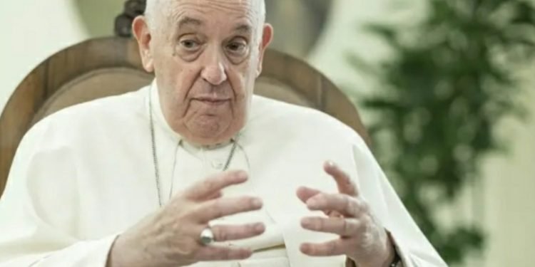 Pope meets with family of Palestinian captives and Hamas hostages