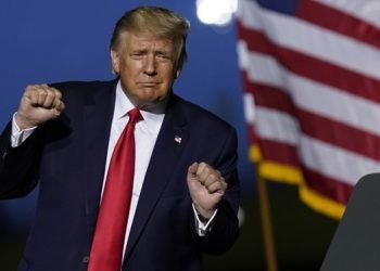 Trump wins a resounding victory in first Republican primary in Iowa