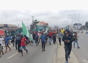 LG Chairman escapes lynching as protest turns violent in Delta State