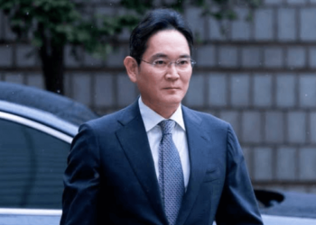 Samsung Chairman risk’s paying $375,000 fine, 5 years jail term