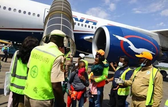 Air Peace, FG Evacuate 262 Nigerians from South Africa Due to Xenophobic Attacks